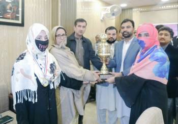 Advisor to CM Hon. Ziaullah Bangash distributing cash prizes among winners of Sports Gala Trournament of BISE Malakand.
